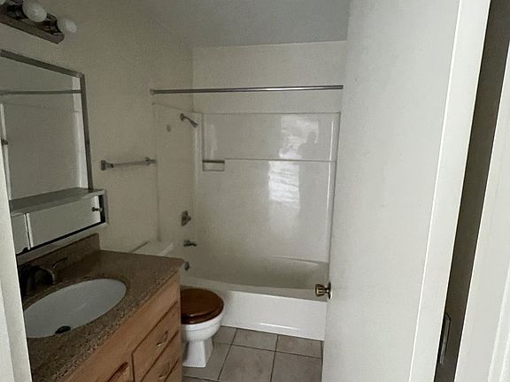 4th image of 180 SE Highway 101 APT 6