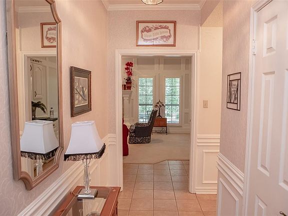 4th image of 1621 Meadowlark Ln