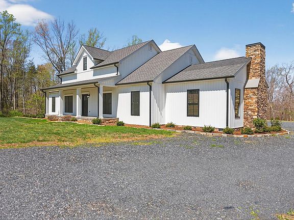 4th image of 3162 Oak Hill Rd