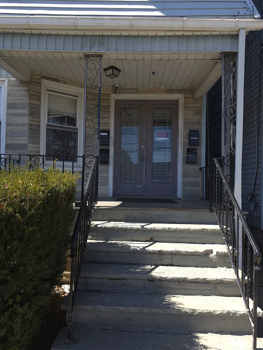 Building Photo - 373 S 18th St #2