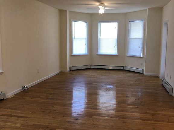 3rd image of 180 N 16th St #2