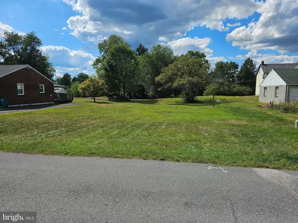 10918 Clinton Ave, Hagerstown, MD 21740