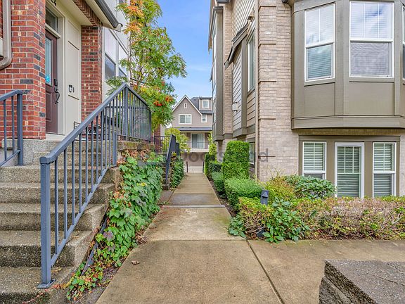 3rd image of 1333 Chelsea Walk NE #8.4