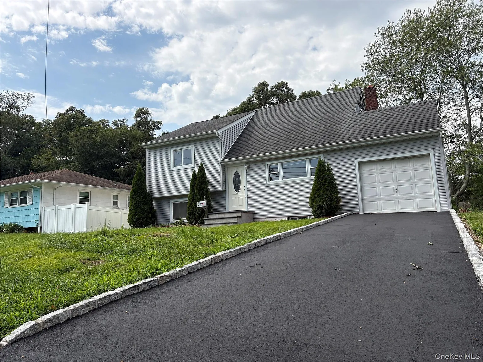 3 bed, 2.0 bath, 1382 sqft, $3,950 — Photo 4