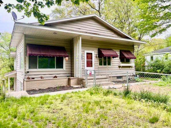 18186 N Fruitport Rd, Spring Lake, MI 49456