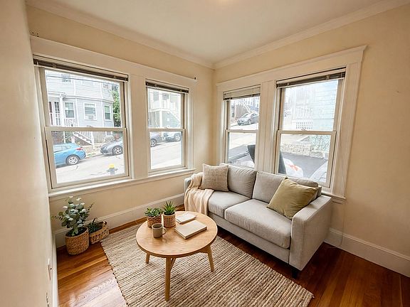4th image of 15 Sunset St #11