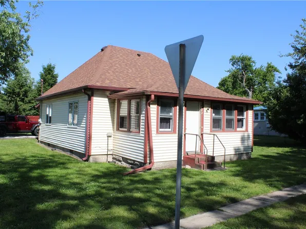 422 F St, Charleston, IL 61920