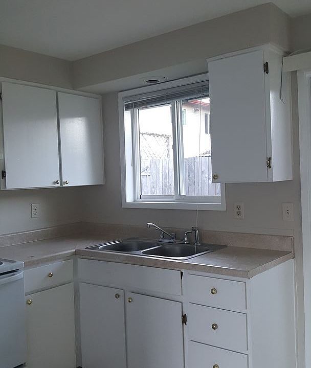 1st image of 883 SE 11th Ave APT 03