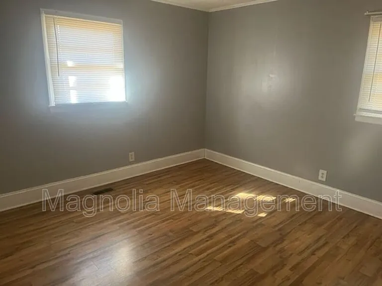 803 Eastside Dr — Photo 6