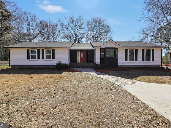 3rd image of 140 Heritage Cir