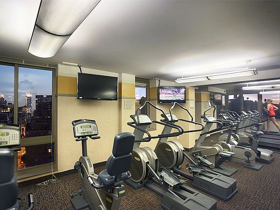 3rd image of 1500 Lexington Ave APT 21C