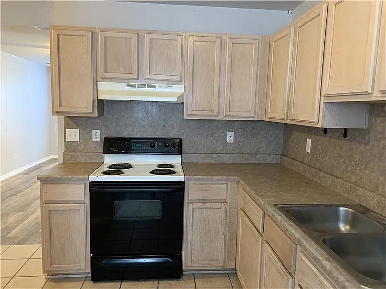 2807 Cantabrian Dr #B — Photo 9