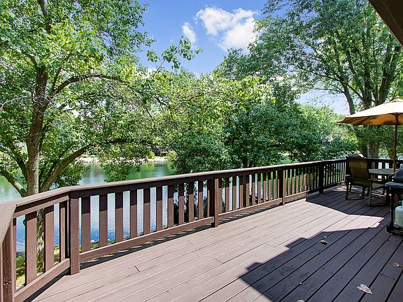 4th image of 322 Lakeside Dr