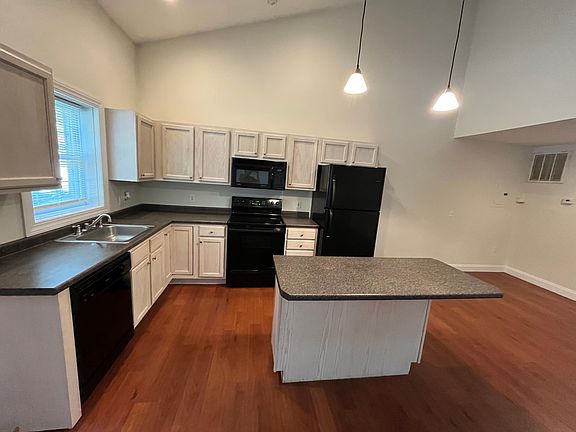 4th image of 189 Dartmouth St APT 2