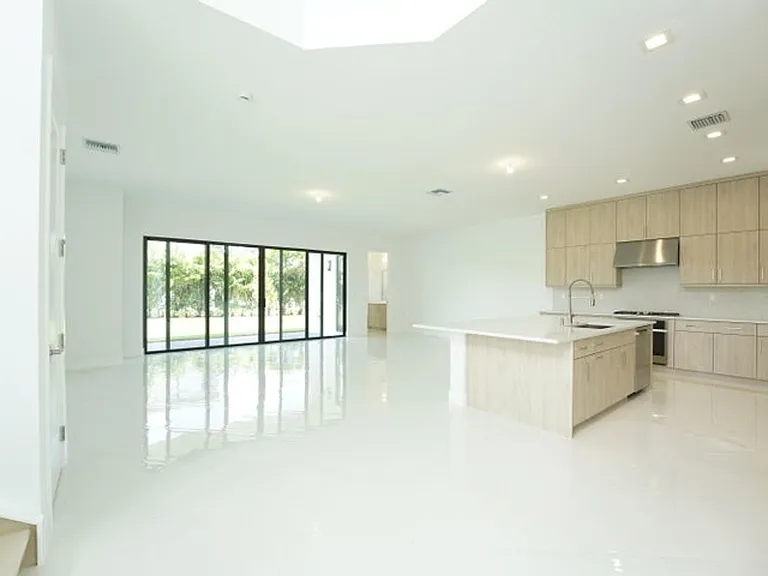 9099 Silver Marsh Ln — Photo 2