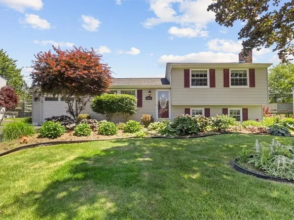 8186 Mantova Dr, Clay, NY 13041