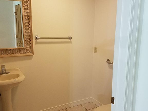 HALF BATH EASILY ACCESSIBLE FROM GREAT ROOM