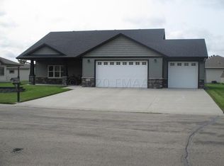 1907 Woodland Dr, Wahpeton, ND 58075