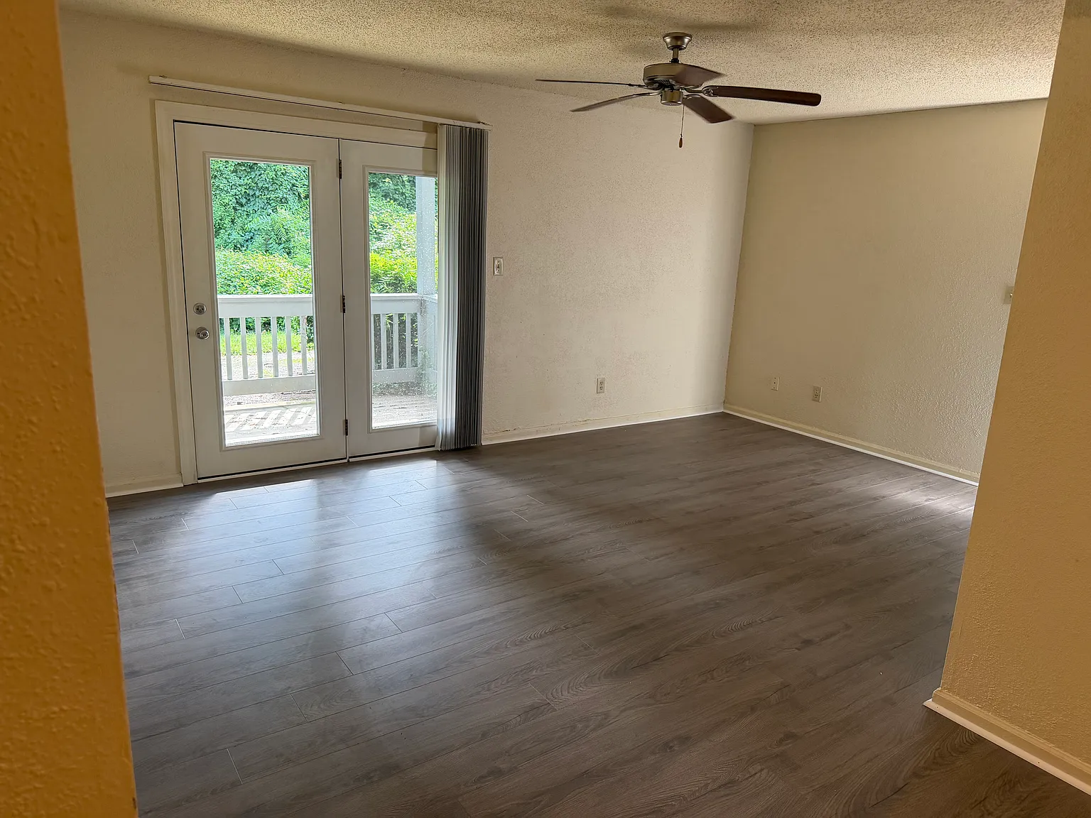 2 bed, 1000 sqft, $1,250 — Photo 2