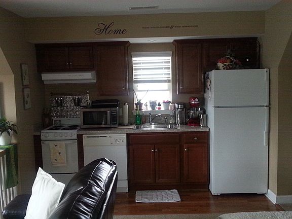 3rd image of 9418 Glenashley Dr #1
