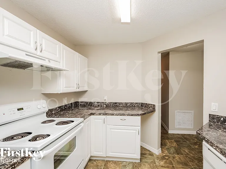 420 Clay St — Photo 5