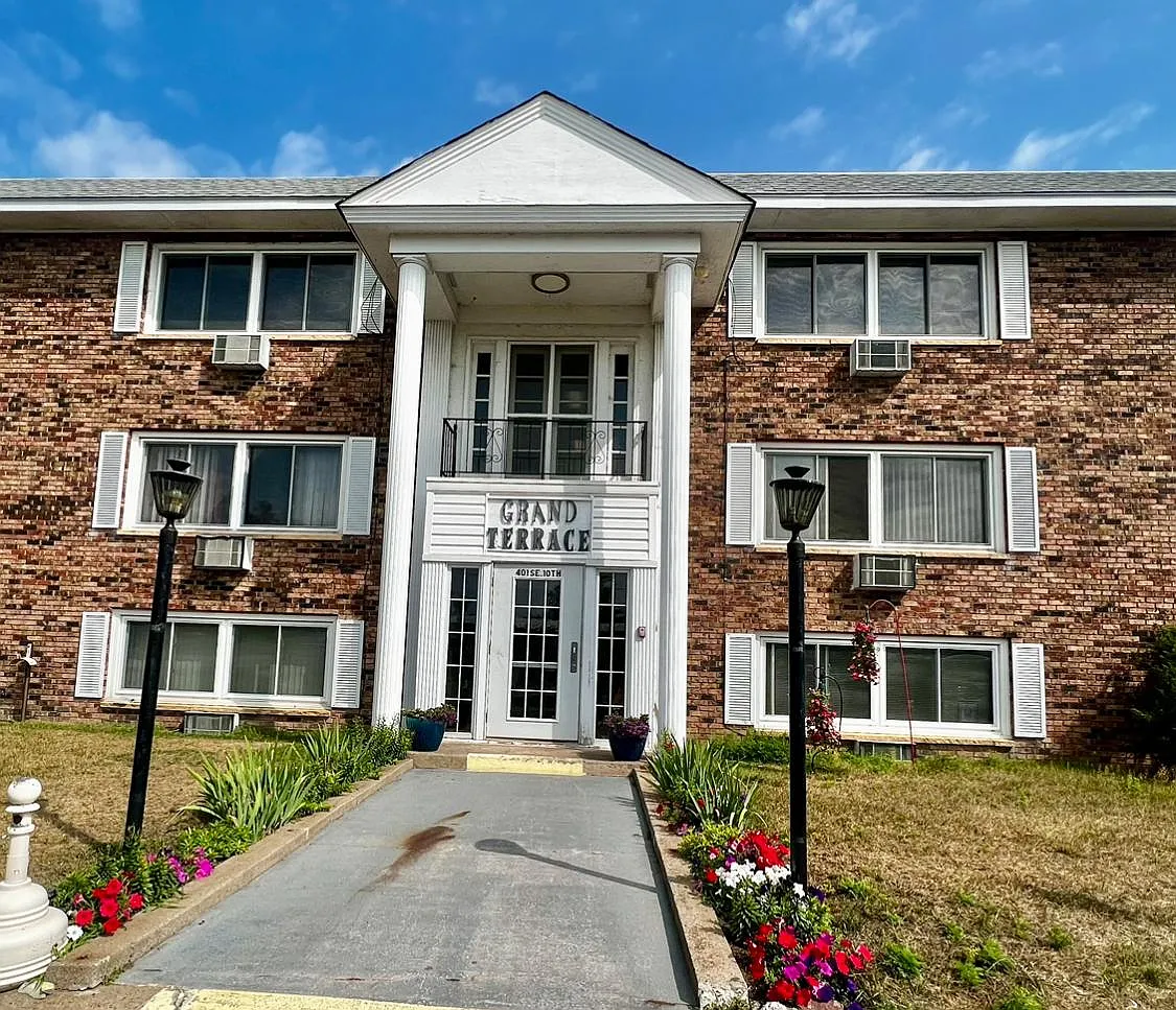 2 bed, 950 sqft, $1,250 — Photo 1