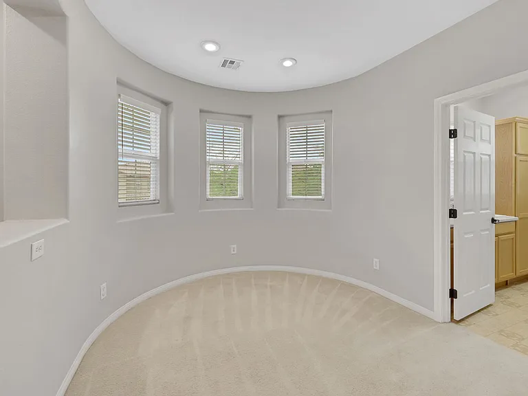 10345 Grizzly Creek St — Photo 10