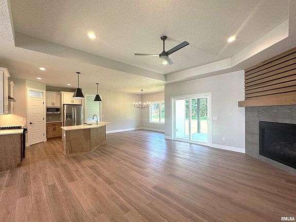 4th image of 323 Linda Ln