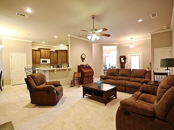 5th image of 503 Marshall Dr