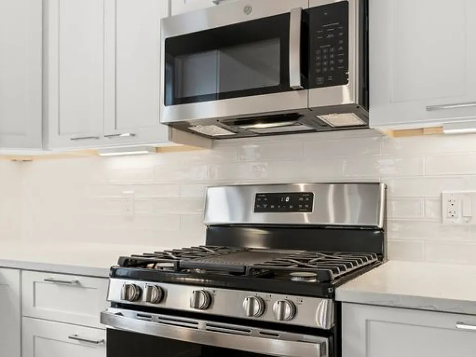 23 Dewolf St #3