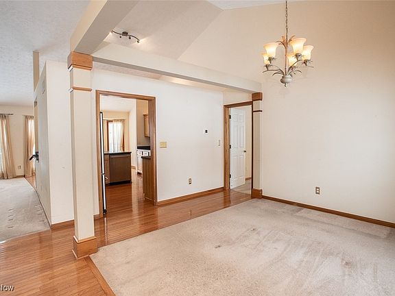 4th image of 652 Marsh Way