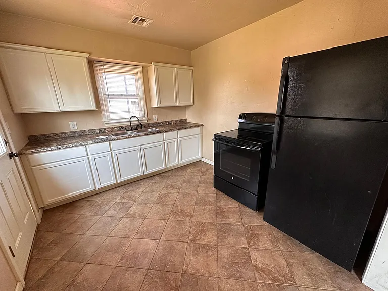 3122 N Beard Ave — Photo 3