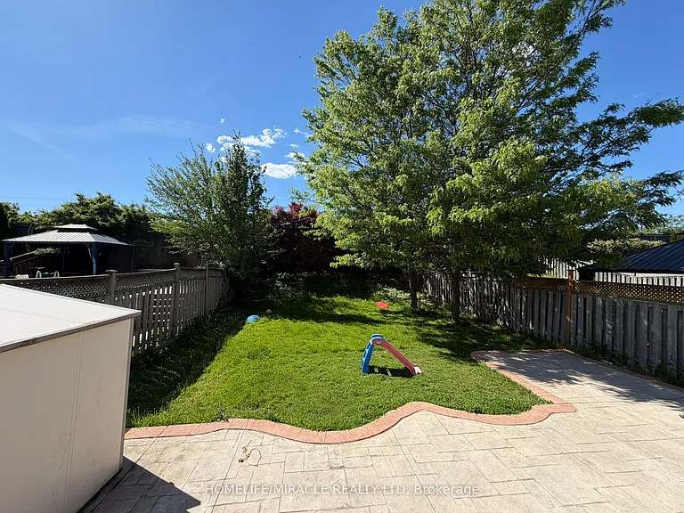 7549 Doverwood Dr — Photo 23