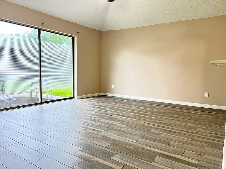 21414 Park Run Dr — Photo 9