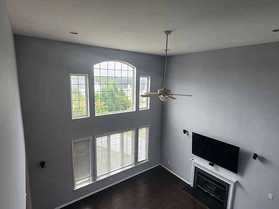2-story family room