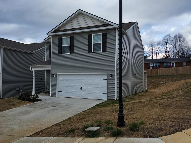 53 Thread Ln — Photo 2