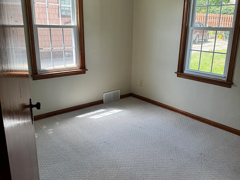 1520 Robbins Ave — Photo 8