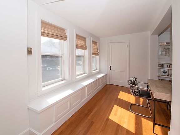 4th image of 3320 Royal Pl