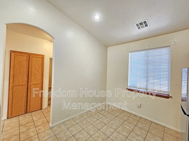 1041 Marne Ct #4 — Photo 20