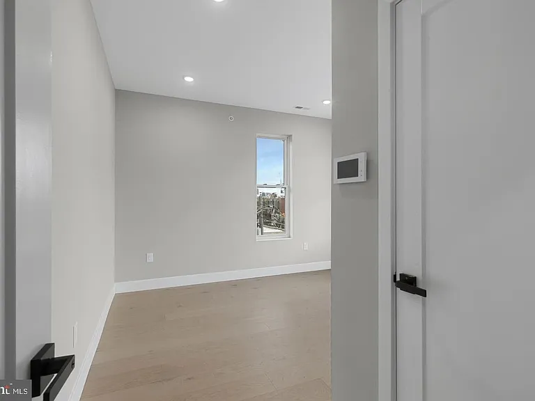1343 Fitzwater St #302 — Photo 13