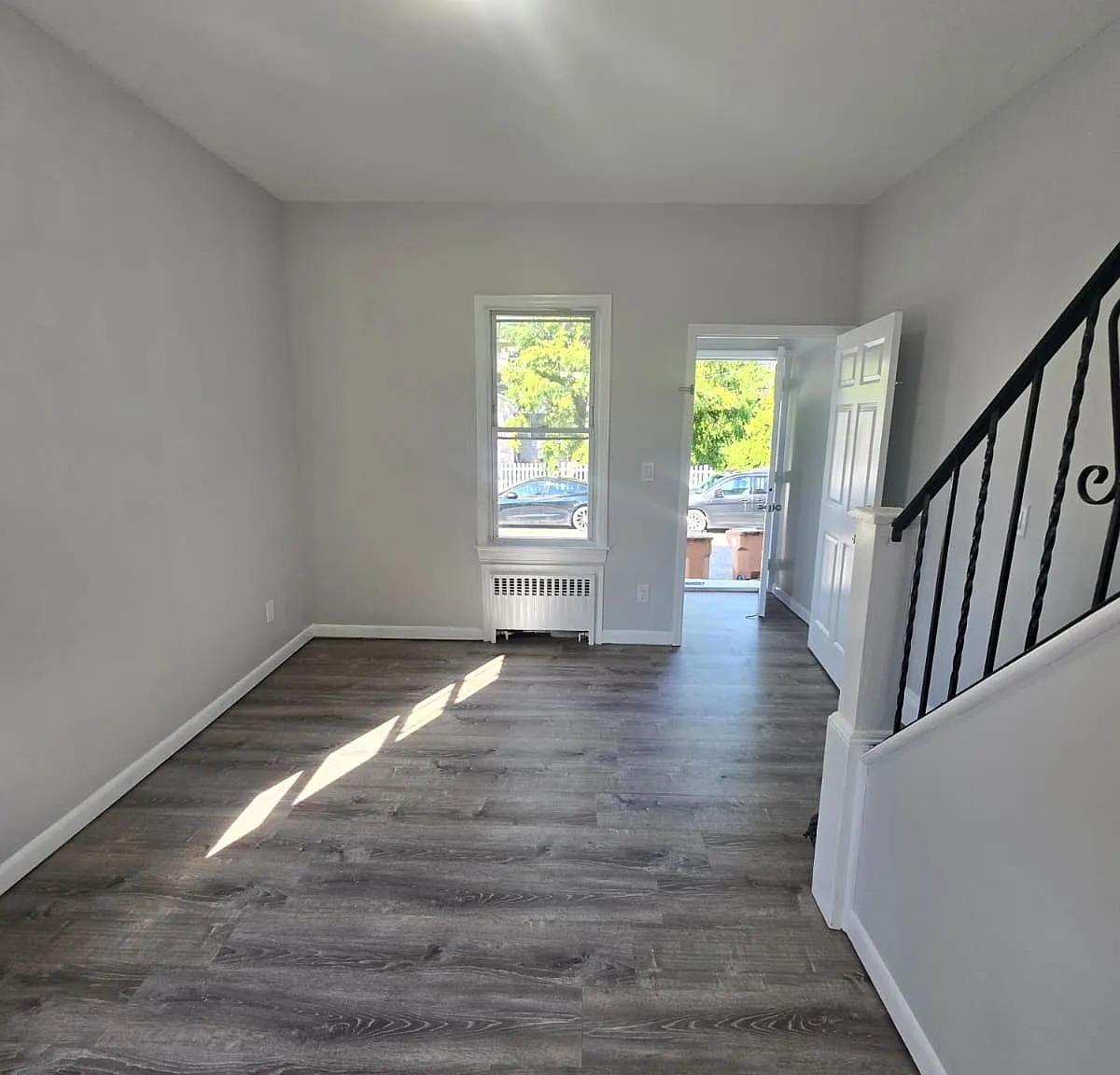 696 Worth Ave — Photo 1