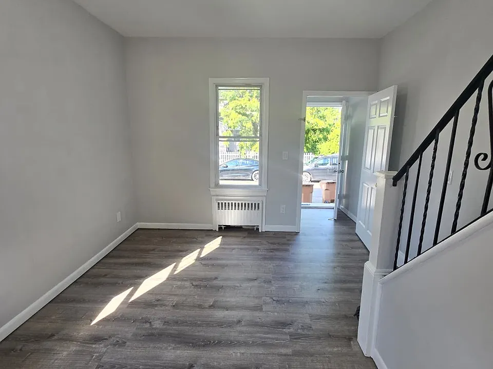 696 Worth Ave #2R