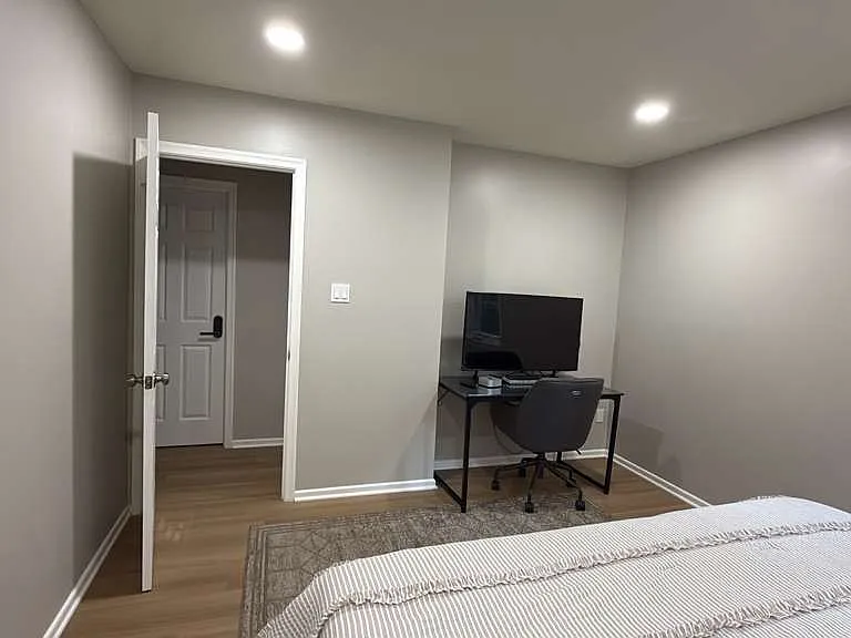 1650 La Salle Ave — Photo 13