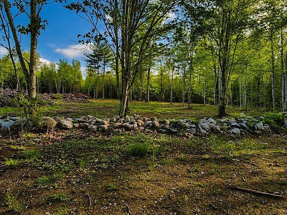 5th image of 39 Deer Hill Lane