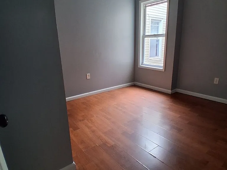 483 Avon Ave — Photo 18