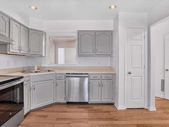 5th image of 6632 Commodore Ct