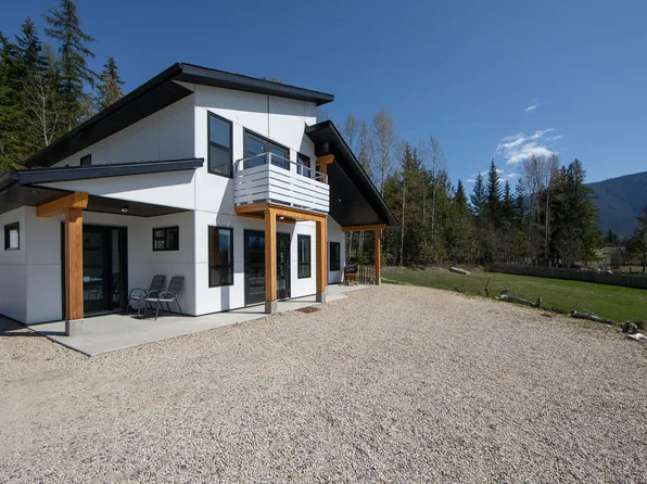 215 Cotswold Rd, Nakusp, BC V0G 1R1