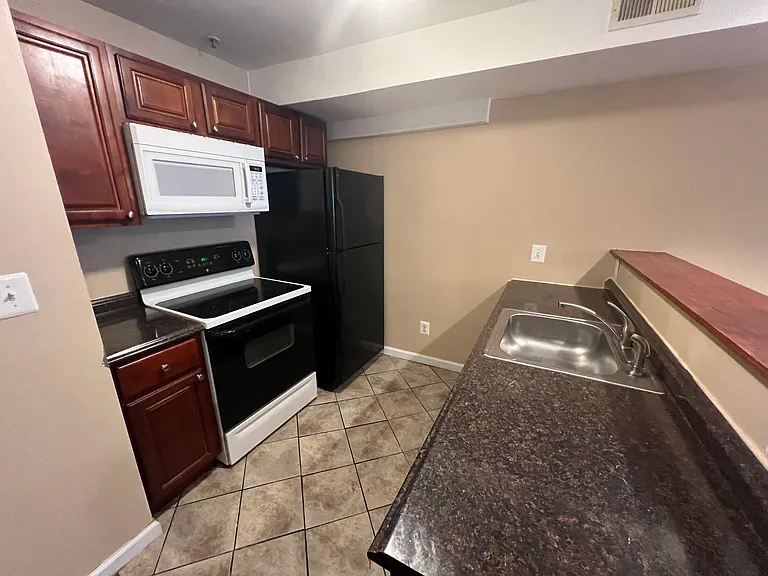 219 1/2 E North Ave #B — Photo 2