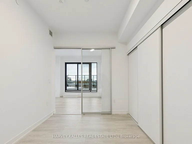 801 The Queensway #706 — Photo 22