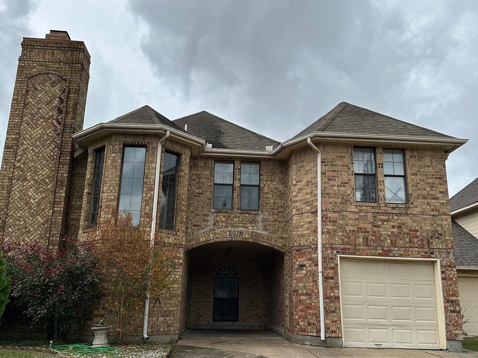 5 bed, 2.5 bath, 2250 sqft, $2,200 — Photo 3